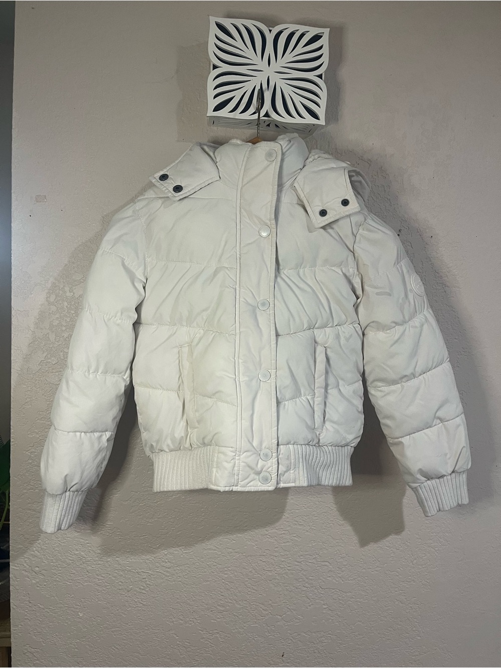 Abercrombie & Fitch Kids Cream Puffer Jacket with Hood Detailing